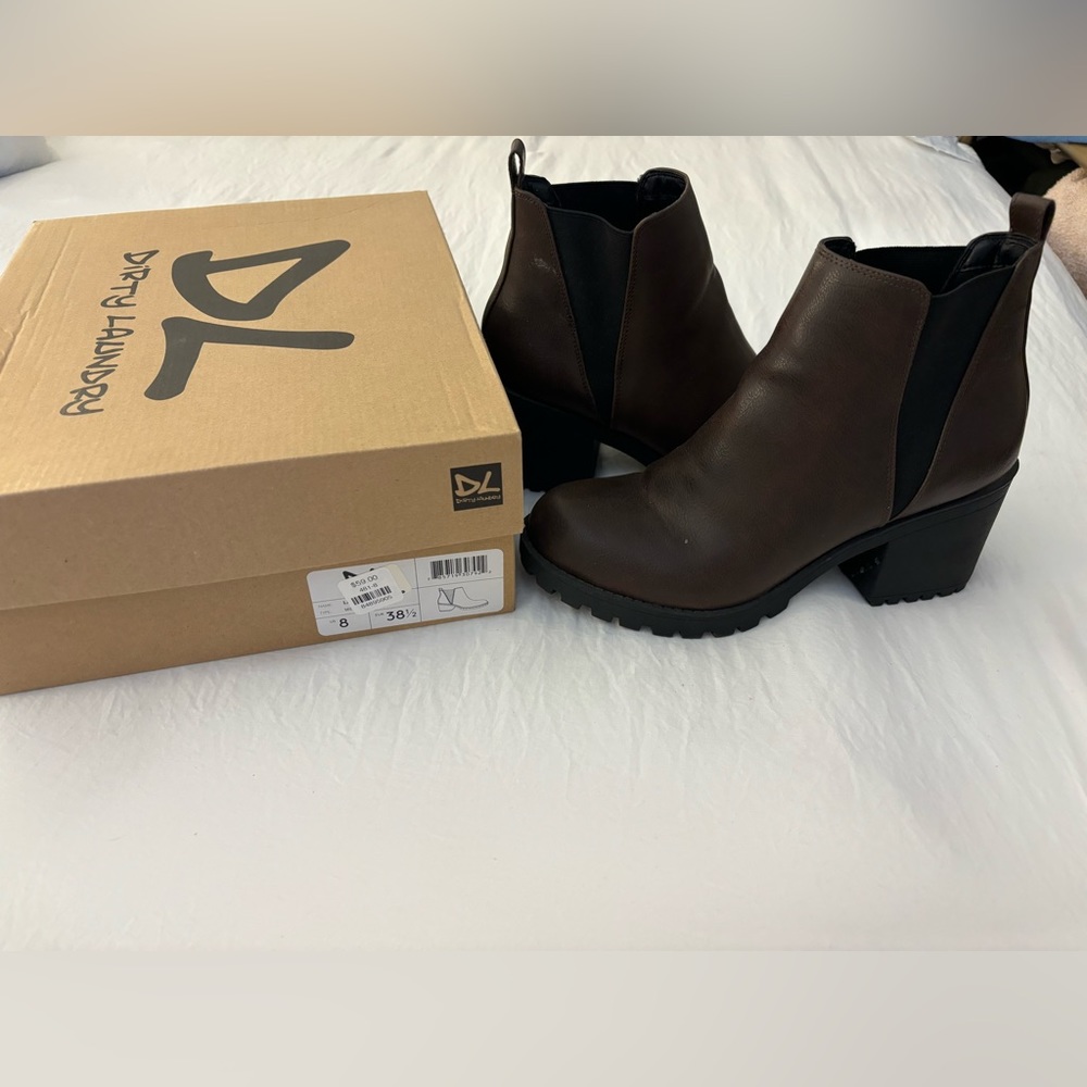Great condition brown booties!